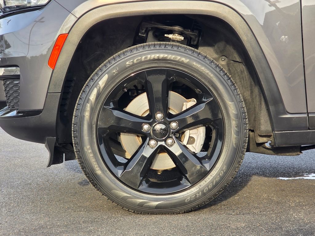 Used 2024 Jeep Grand Cherokee L Limited w/ Black Appearance Package image 9