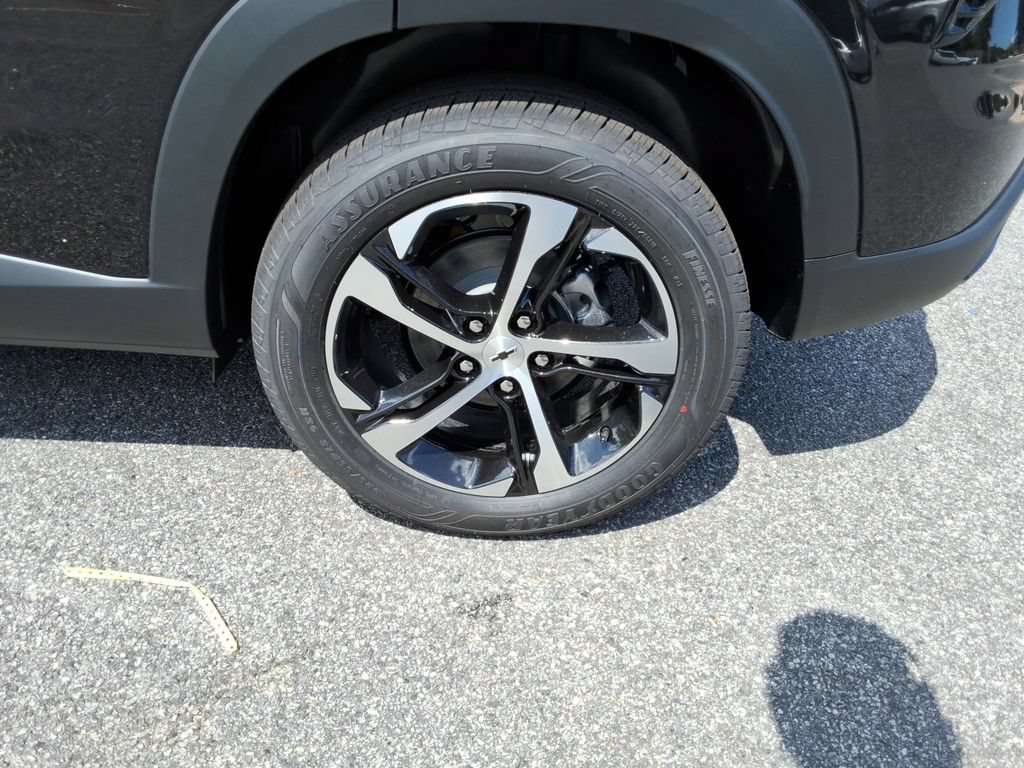 New 2026 Chevrolet Trax RS w/ Sunroof Package FWD image 11