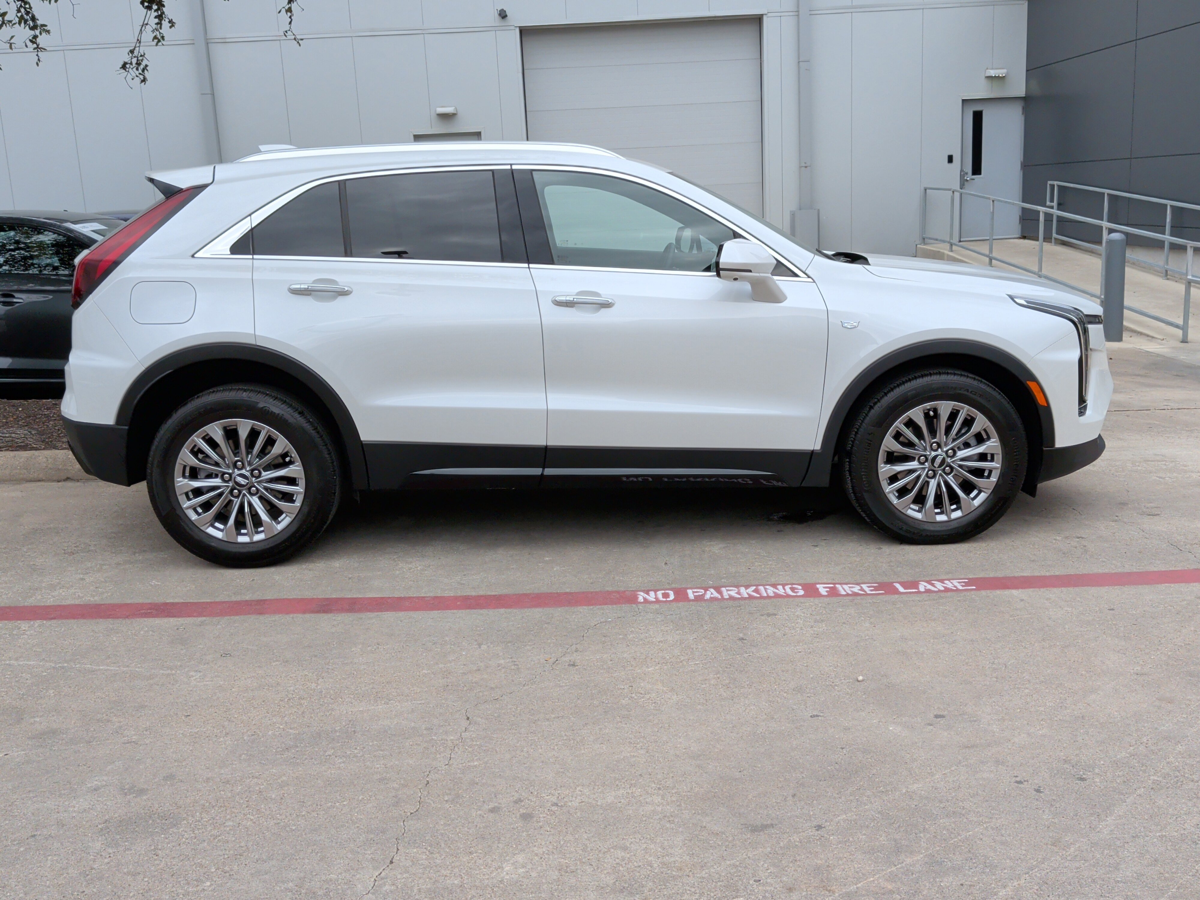 Used 2025 Cadillac XT4 Premium Luxury image 11