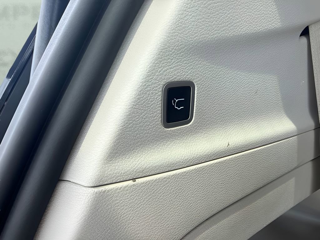Used 2023 Chrysler Pacifica Touring-L FWD image 29