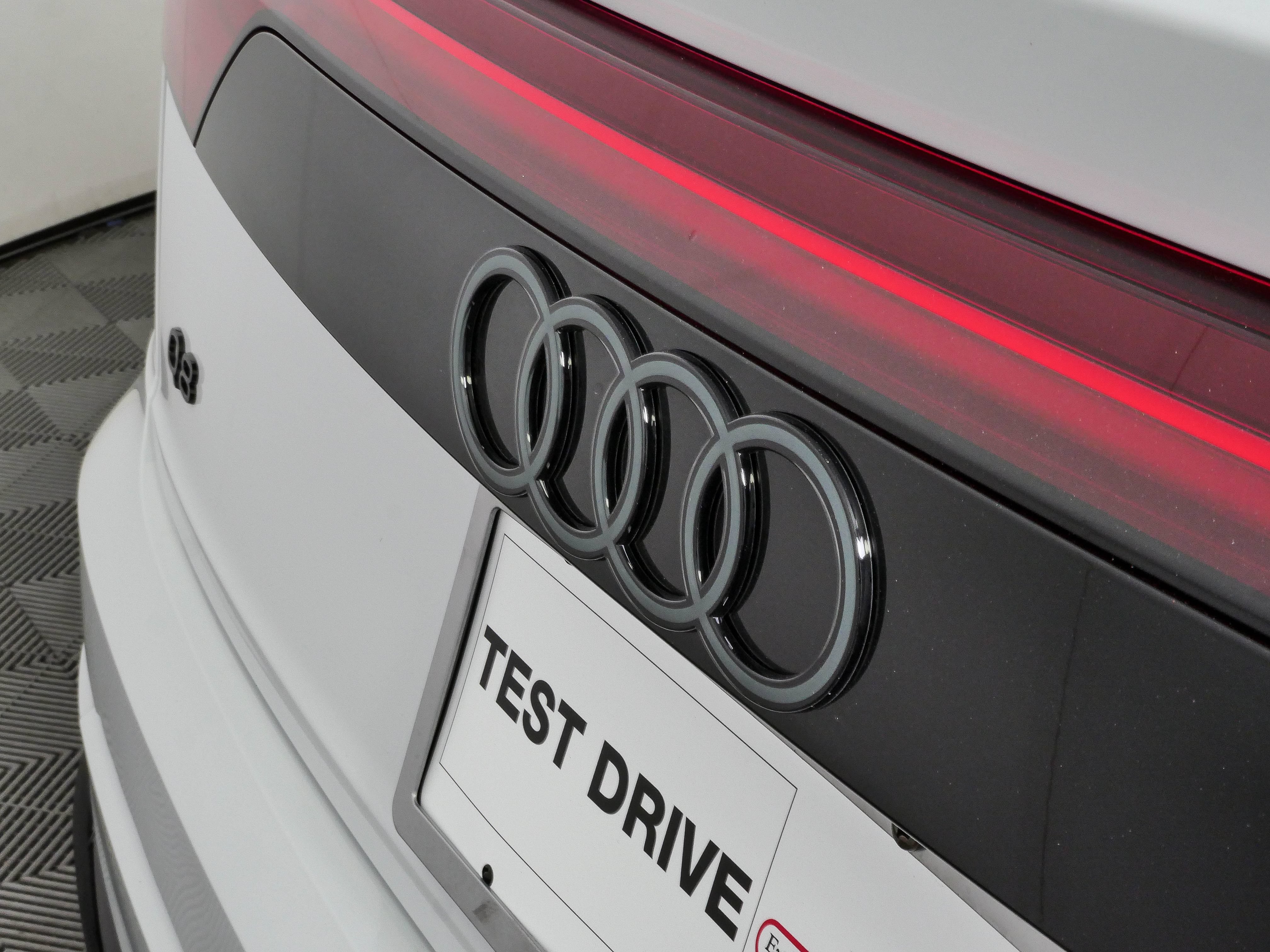 Used 2026 Audi Q8 Premium Plus AWD/4WD image 38