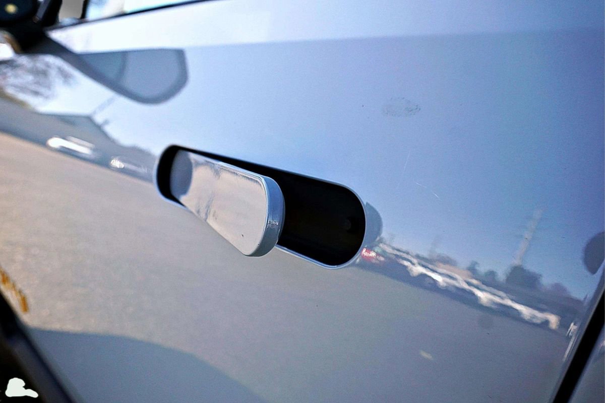 Used 2023 Rivian R1S Adventure image 11