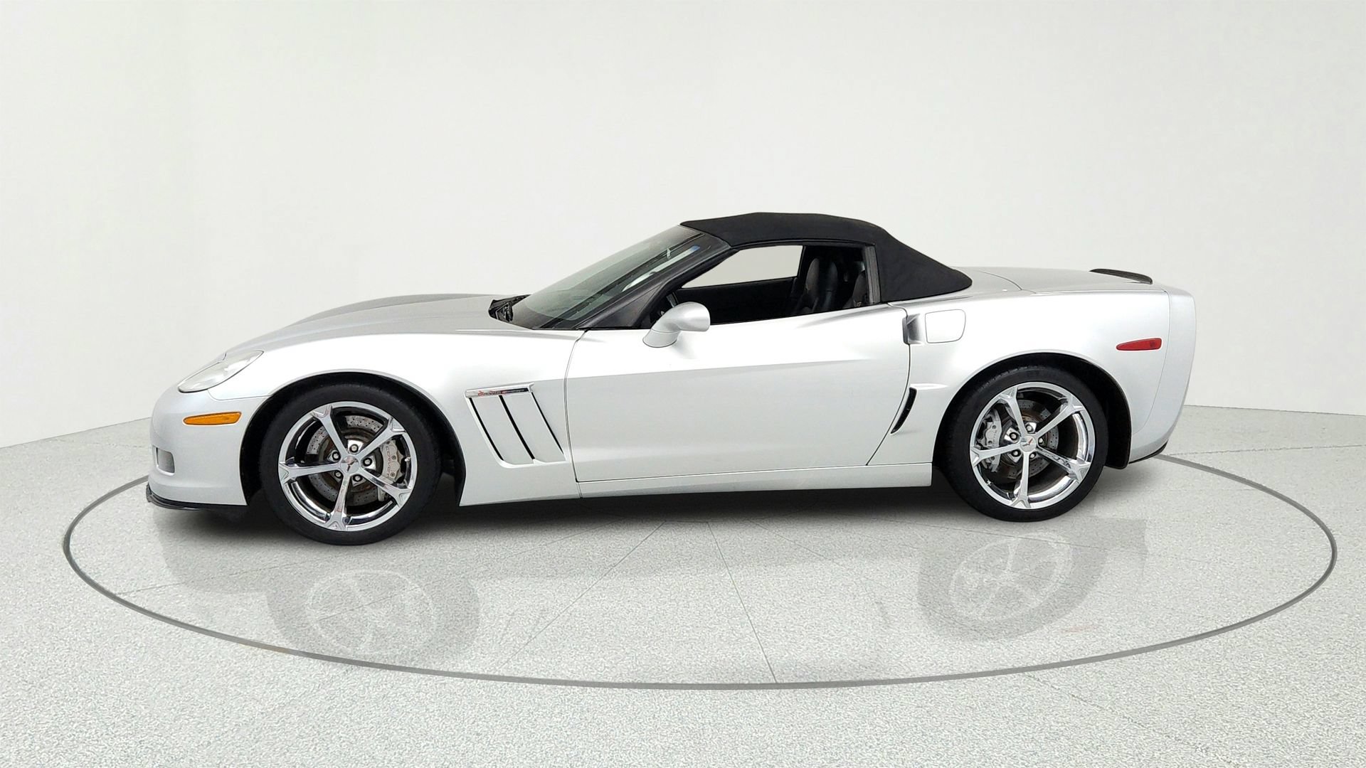 Used 2010 Chevrolet Corvette Grand Sport w/ Preferred Equipment Group RWD image 2