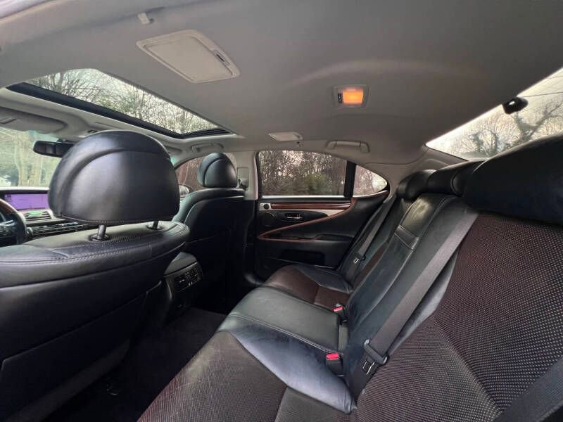 Used 2013 Lexus LS 460 w/ Comfort Pkg RWD image 11
