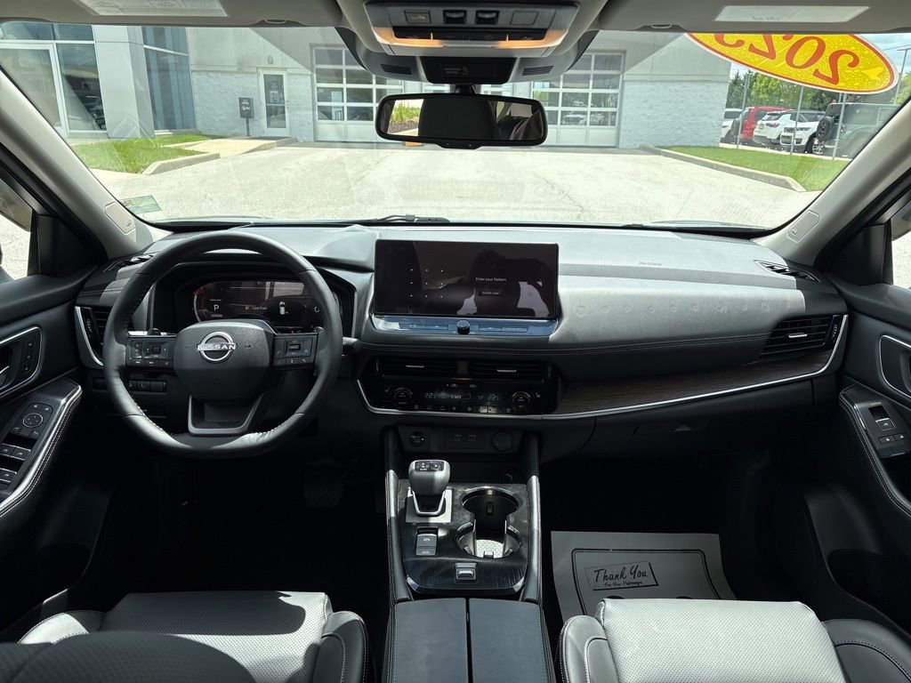 Used 2025 Nissan Rogue Platinum w/ Tech Package FWD image 10