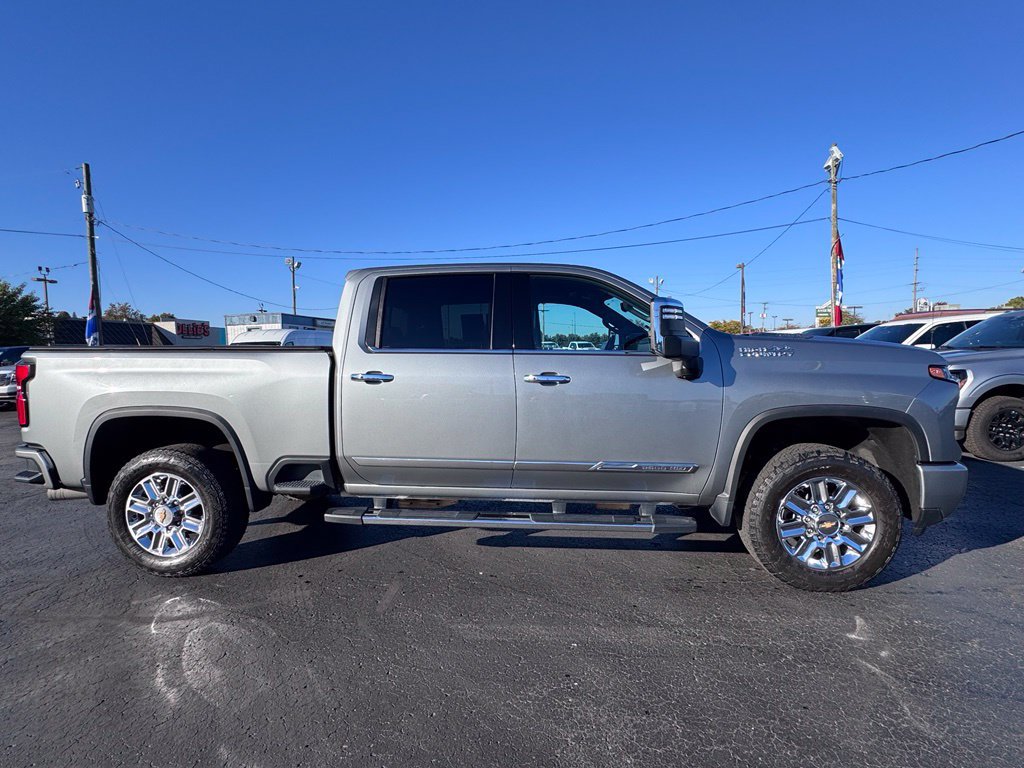 Used 2024 Chevrolet Silverado 2500 High Country w/ Technology Package AWD/4WD image 8