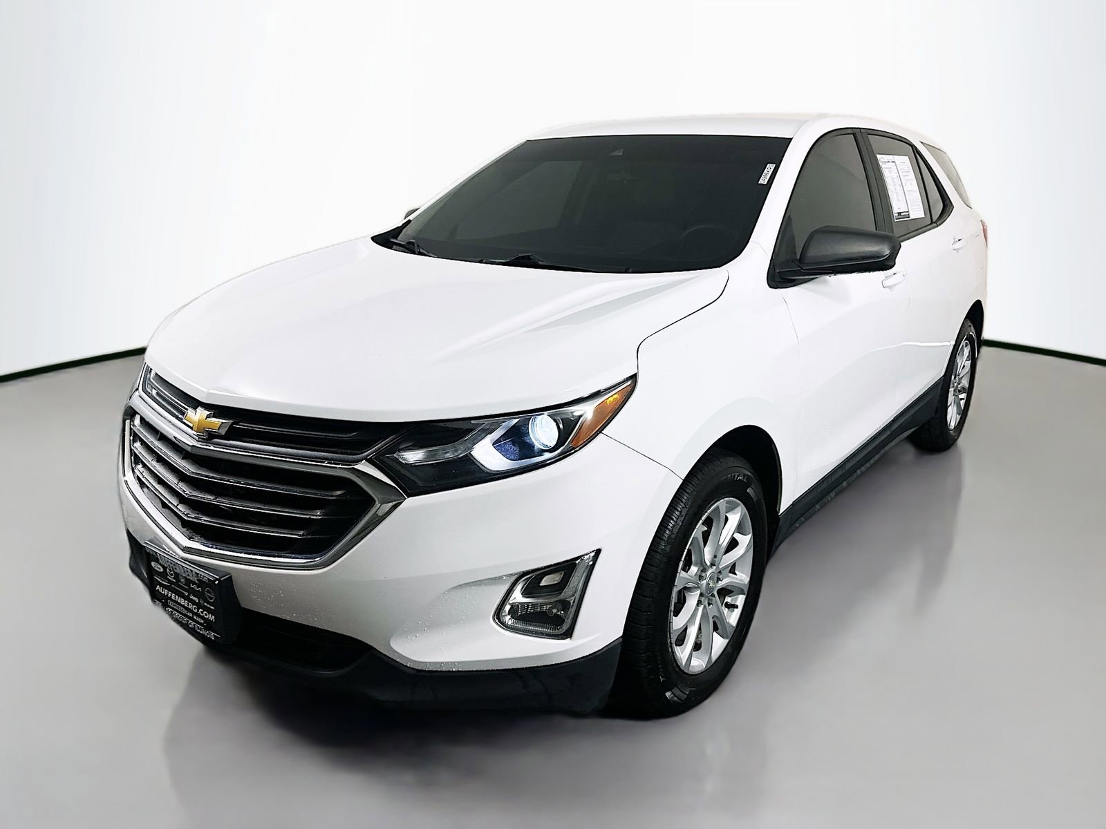 Used 2020 Chevrolet Equinox LS w/ LS Convenience Package FWD image 3