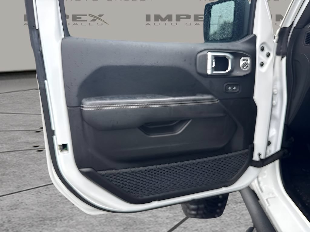 Used 2018 Jeep Wrangler Unlimited Sahara AWD/4WD image 14