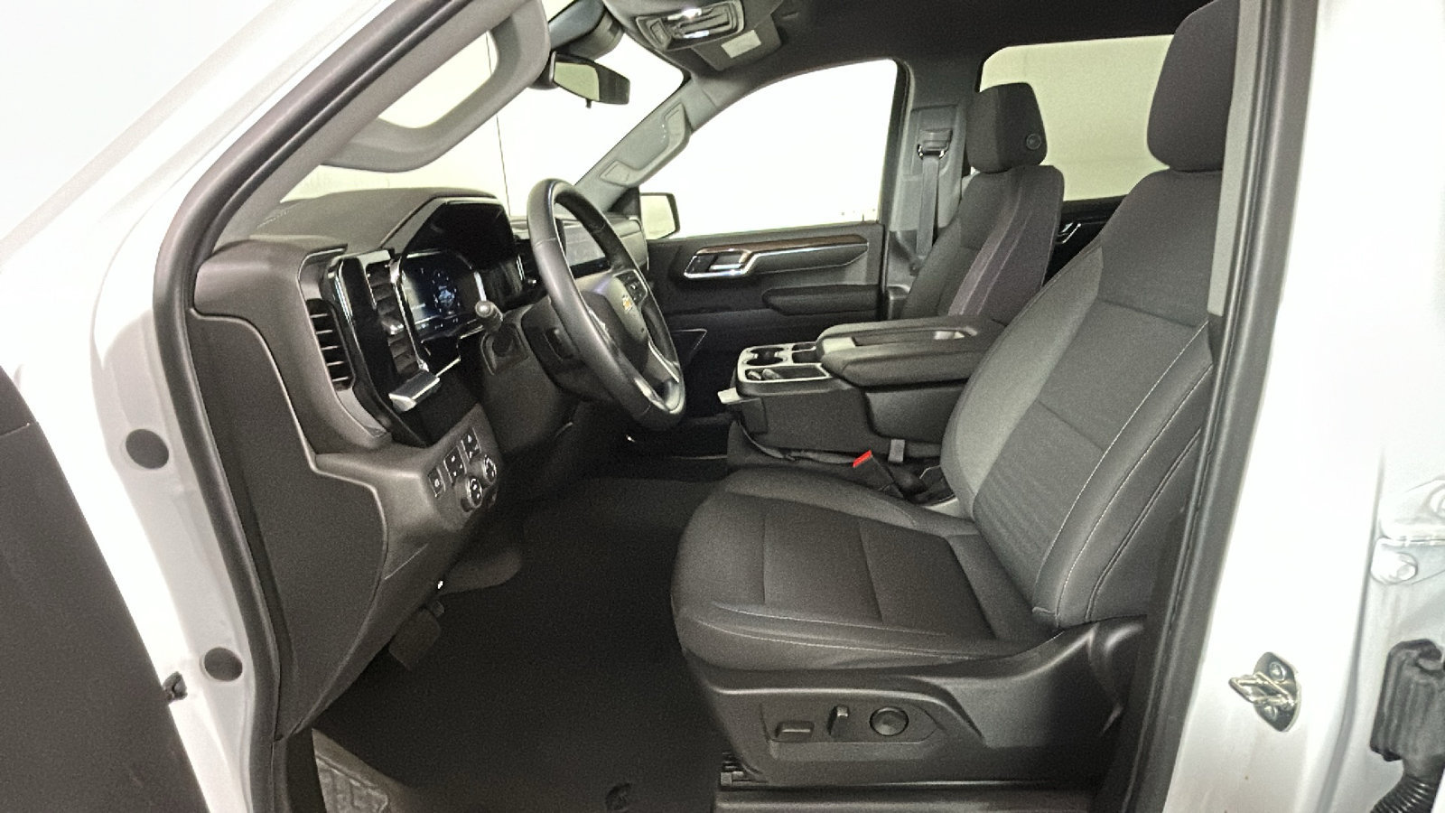 Used 2023 Chevrolet Silverado 1500 LT AWD/4WD image 13