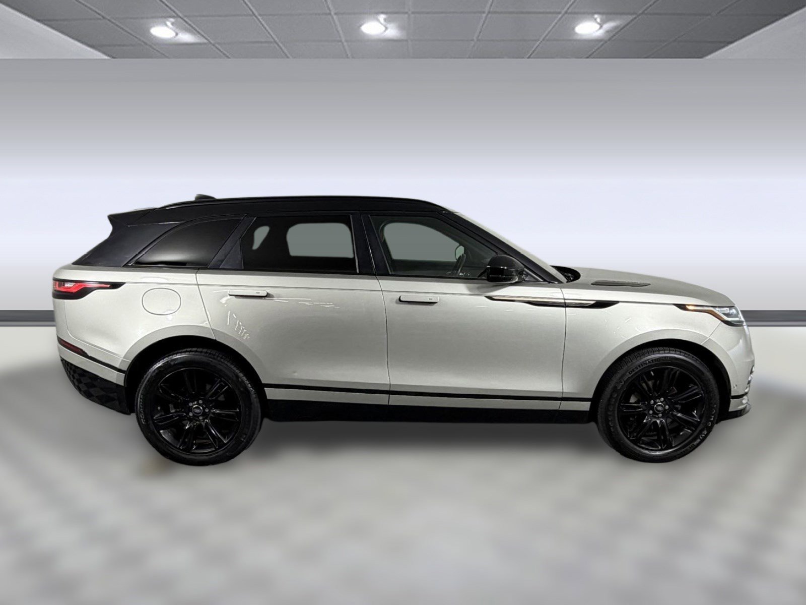 Used 2019 Land Rover Range Rover Velar R-Dynamic SE image 8