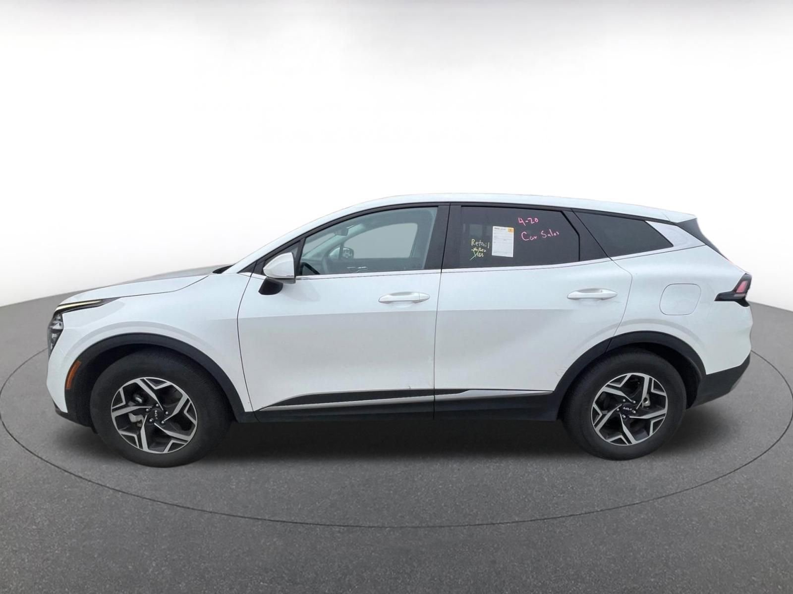 Used 2025 Kia Sportage LX image 4