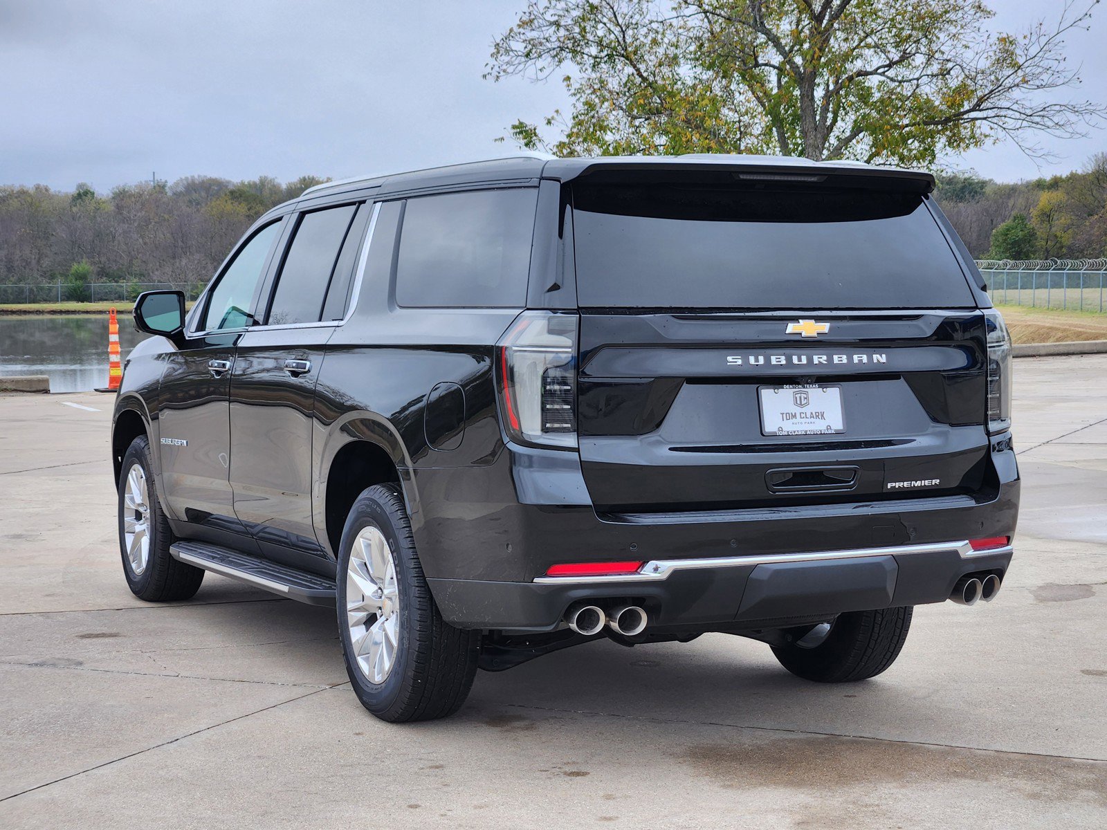 New 2026 Chevrolet Suburban Premier image 3