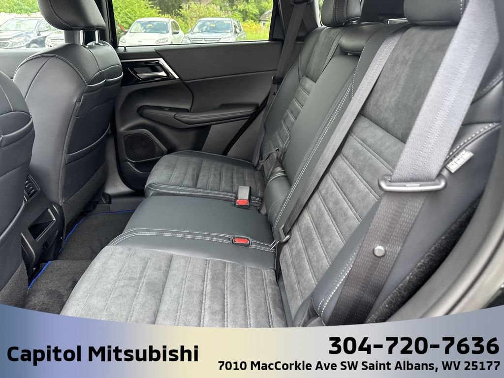 New 2025 Mitsubishi Outlander SE image 15