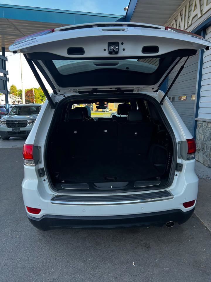 Used 2018 Jeep Grand Cherokee Limited AWD/4WD image 6
