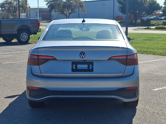 Used 2024 Volkswagen Jetta SE FWD image 6