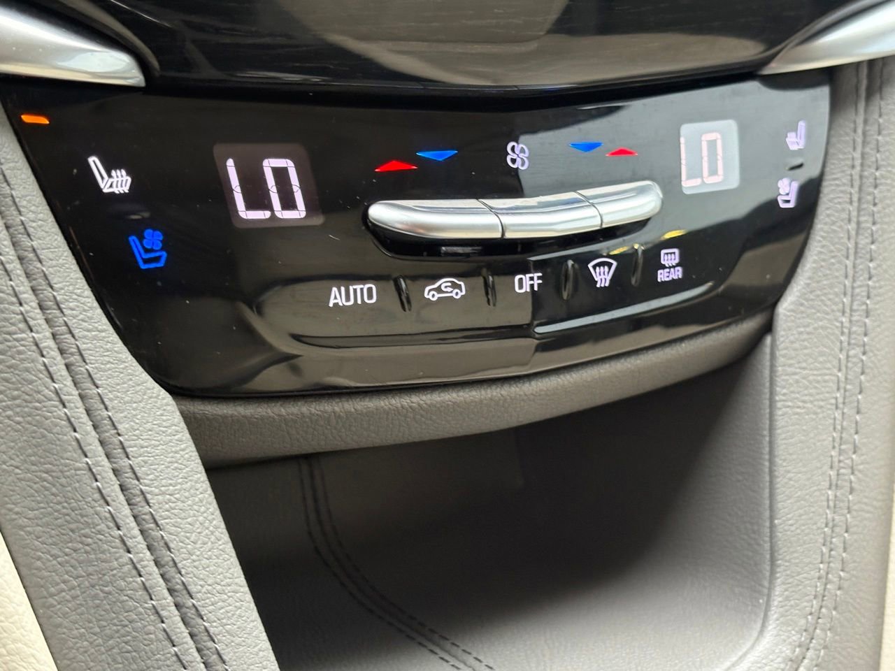 Used 2020 Cadillac XT6 Premium Luxury FWD image 23