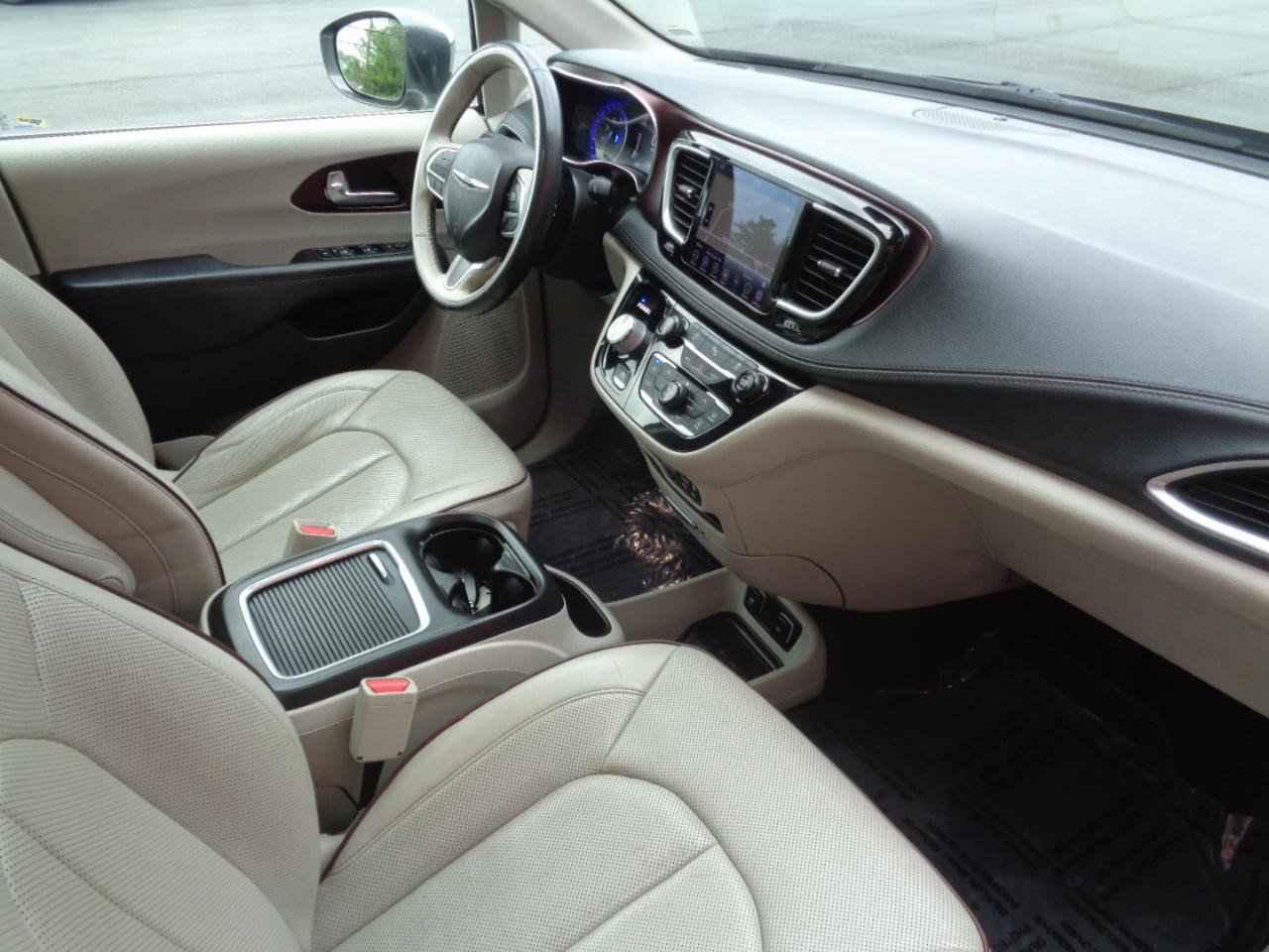 Used 2019 Chrysler Pacifica Limited FWD image 15