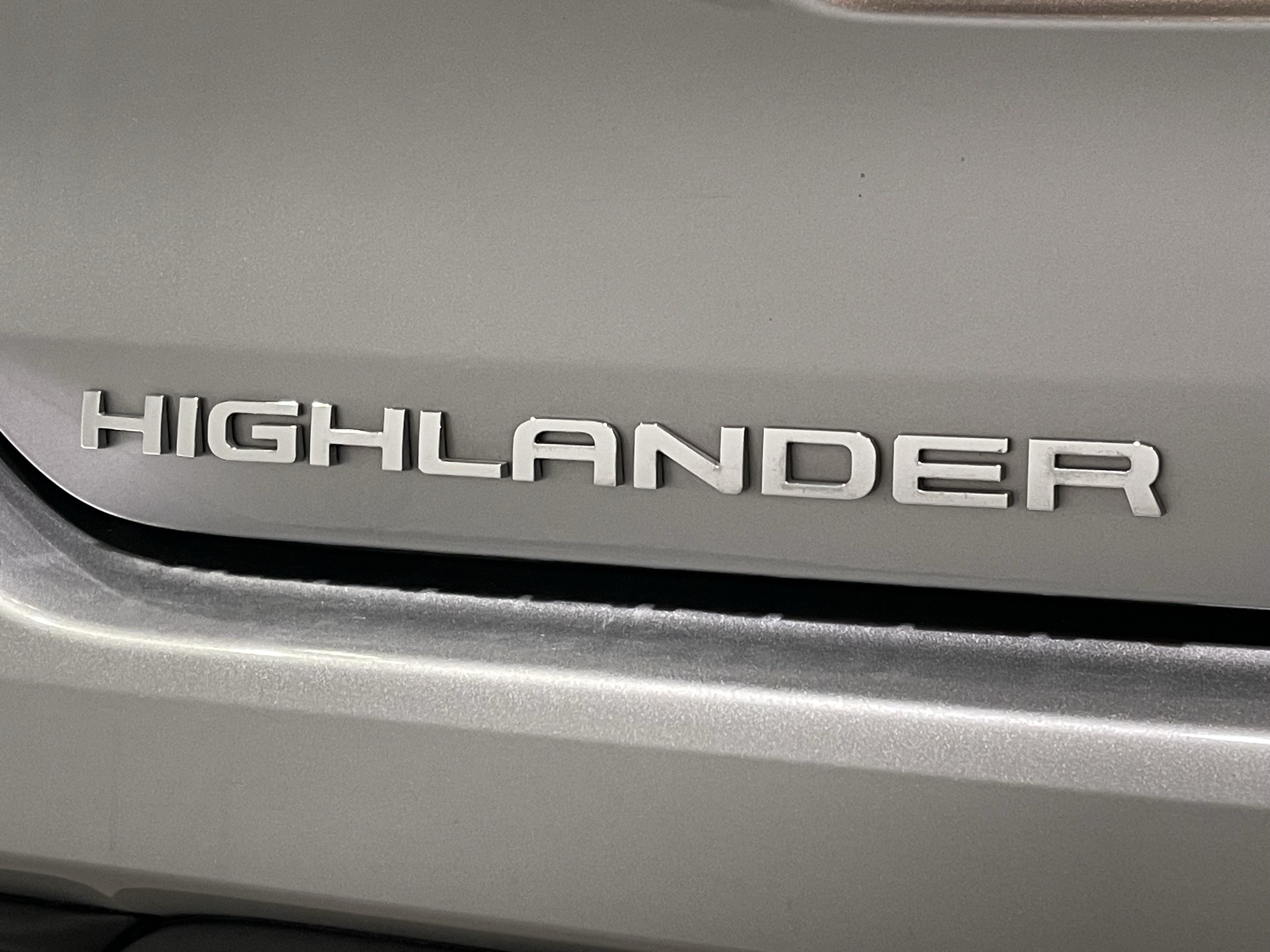 Used 2023 Toyota Highlander XLE AWD/4WD image 24