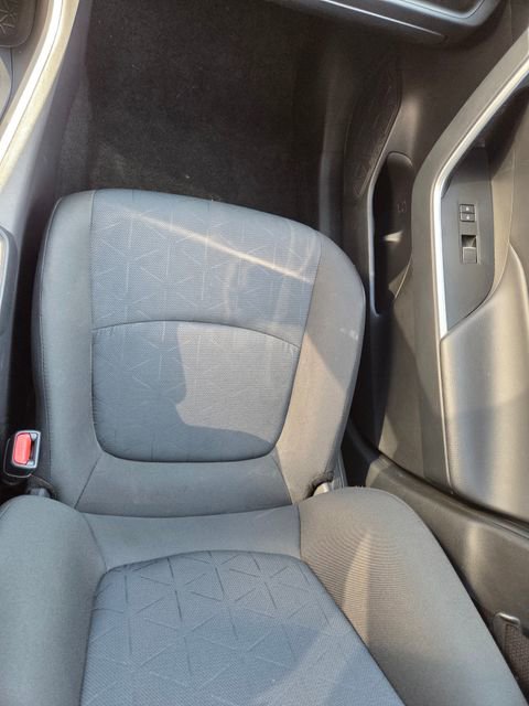 Used 2025 Toyota RAV4 XLE AWD/4WD image 19