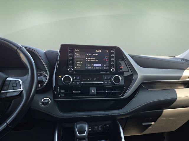 Used 2022 Toyota Highlander XLE image 11