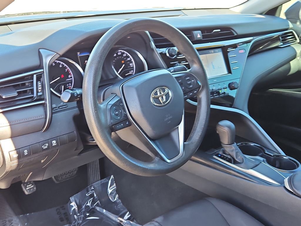 Used 2020 Toyota Camry LE image 14