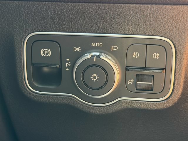 Used 2023 Mercedes-Benz GLB 250 image 25