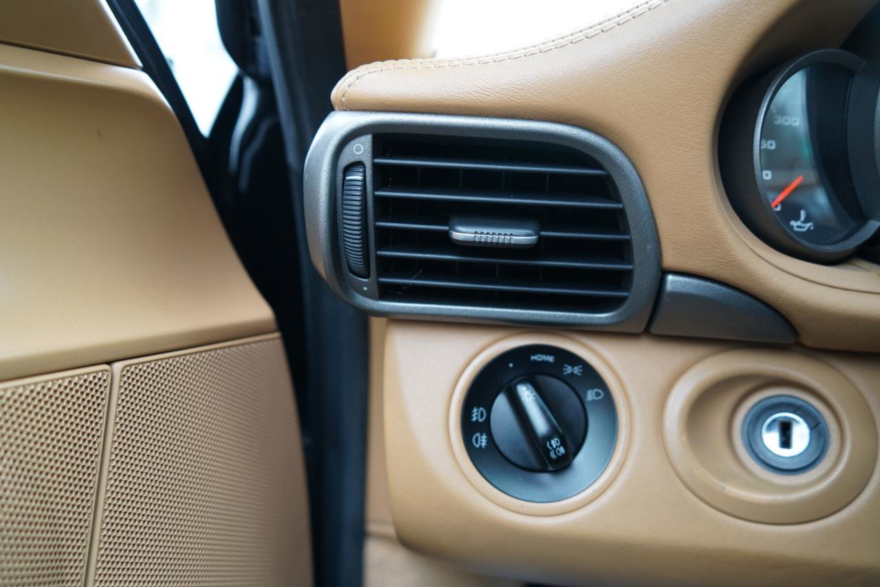 Used 2005 Porsche 911 Carrera image 29