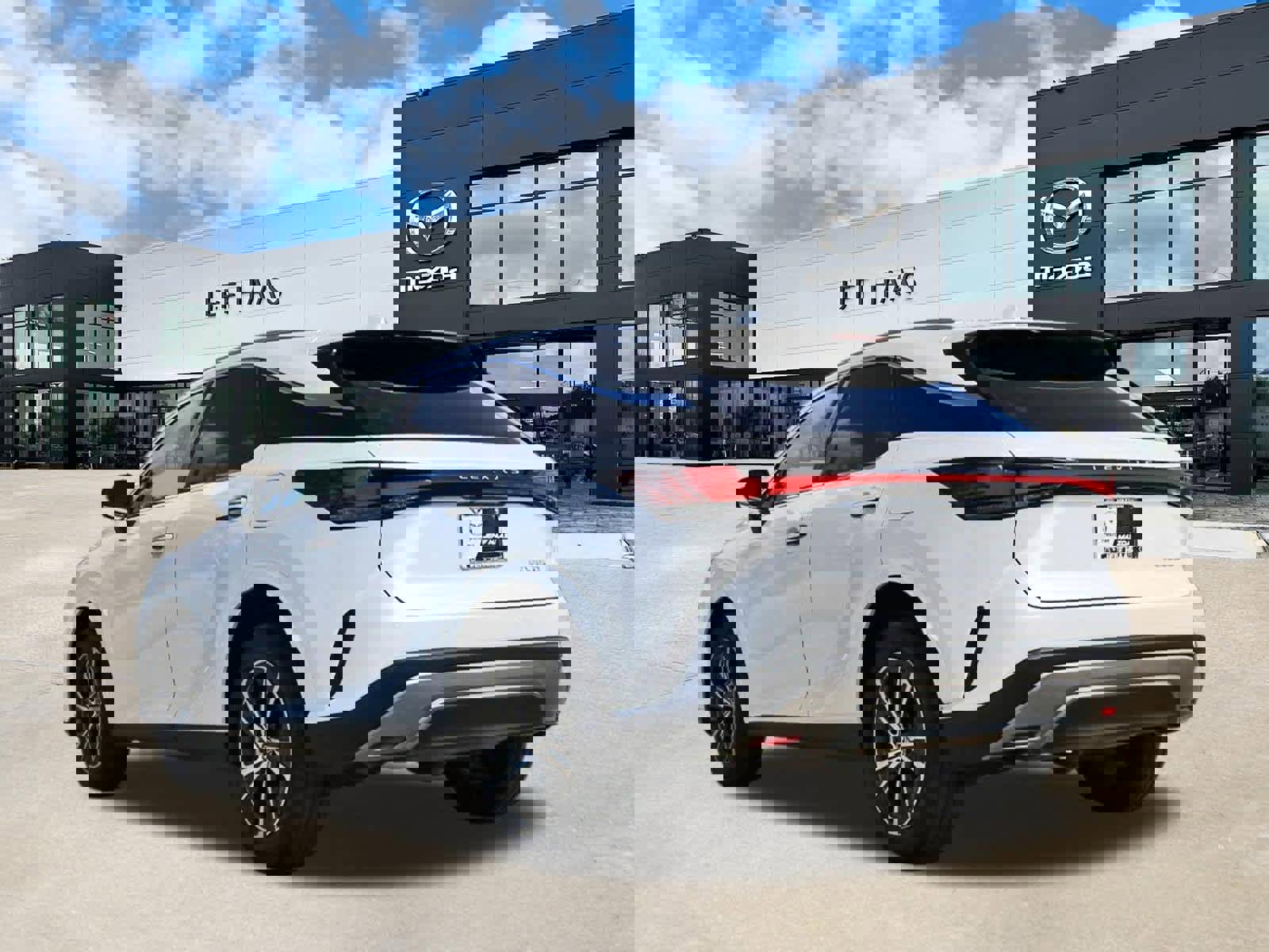 Used 2024 Lexus RX 350 FWD w/ Technology Package image 2