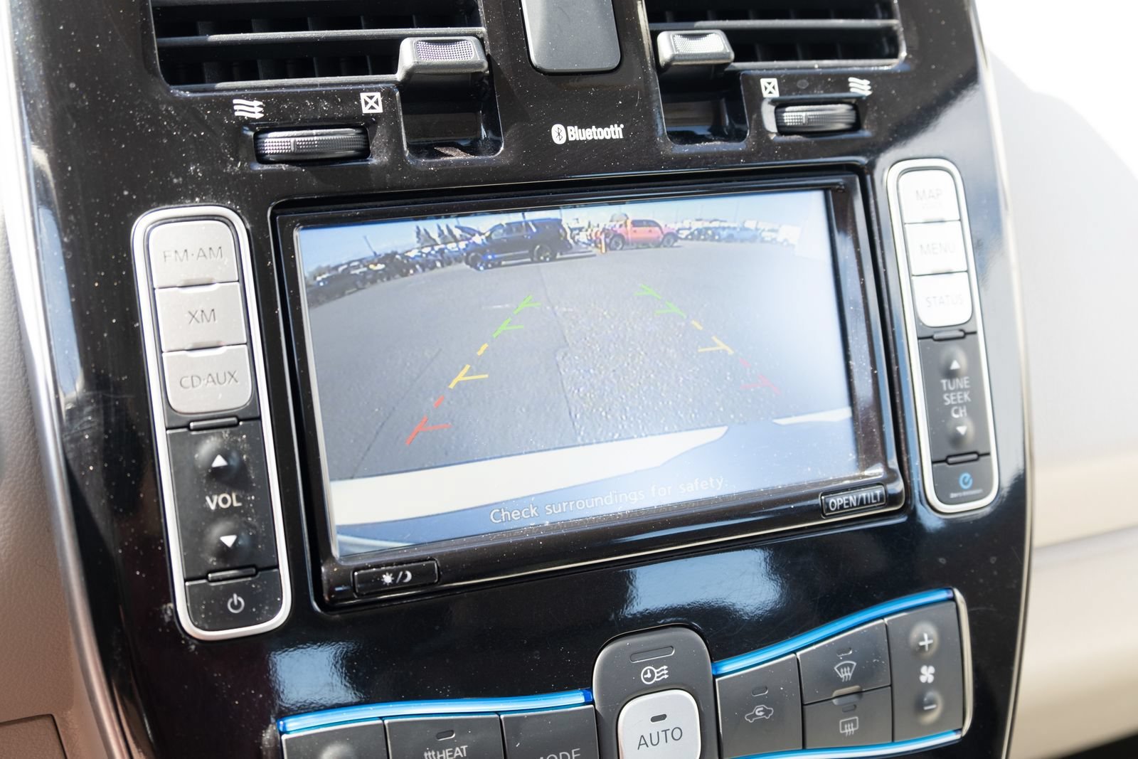 Used 2015 Nissan Leaf SV FWD image 4
