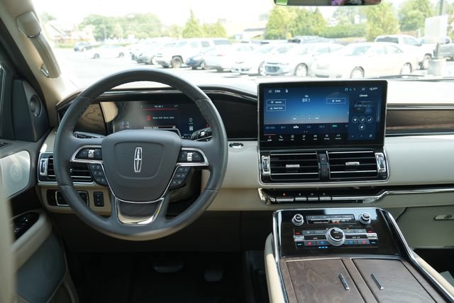 Used 2024 Lincoln Navigator Reserve AWD/4WD image 20