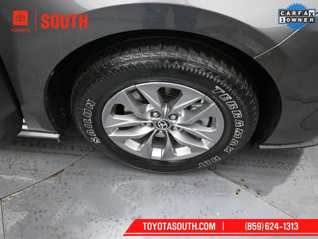 Used 2023 Toyota Sienna XLE image 41