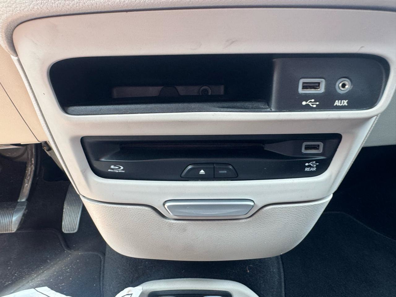 Used 2017 Chrysler Pacifica Touring-L Plus FWD image 11