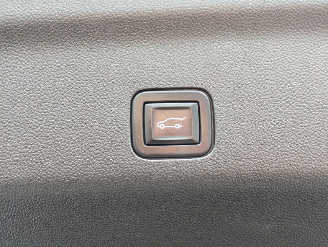 Certified 2021 Cadillac Escalade ESV Premium Luxury AWD/4WD image 37