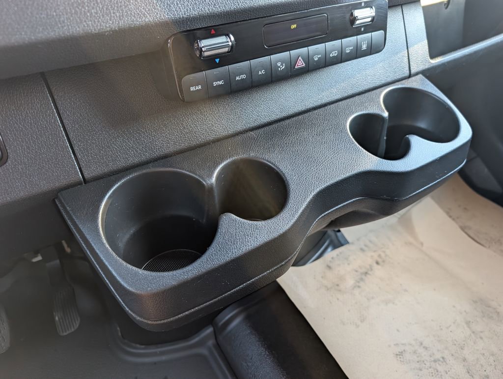 Used 2024 Mercedes-Benz Sprinter 2500 image 32