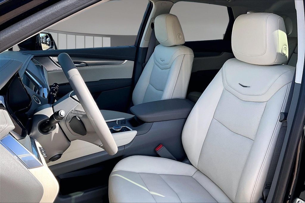 New 2026 Cadillac XT5 Premium Luxury w/ Driver Assist Package AWD/4WD image 9