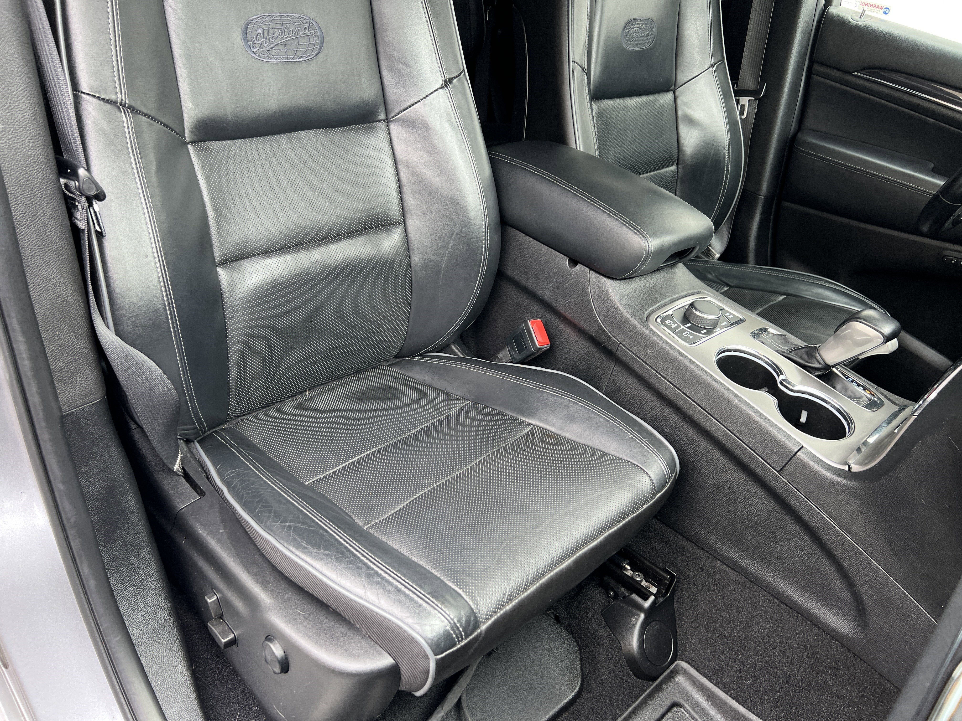 Used 2021 Jeep Grand Cherokee Overland AWD/4WD image 26