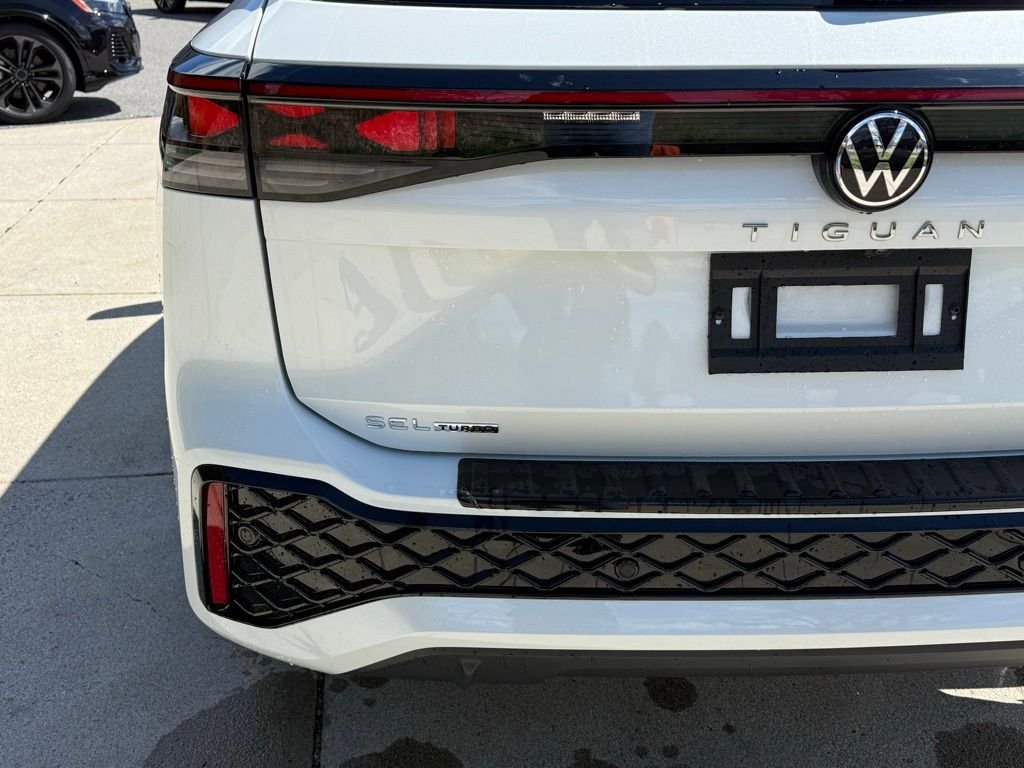 New 2026 Volkswagen Tiguan SEL R-Line AWD/4WD image 14