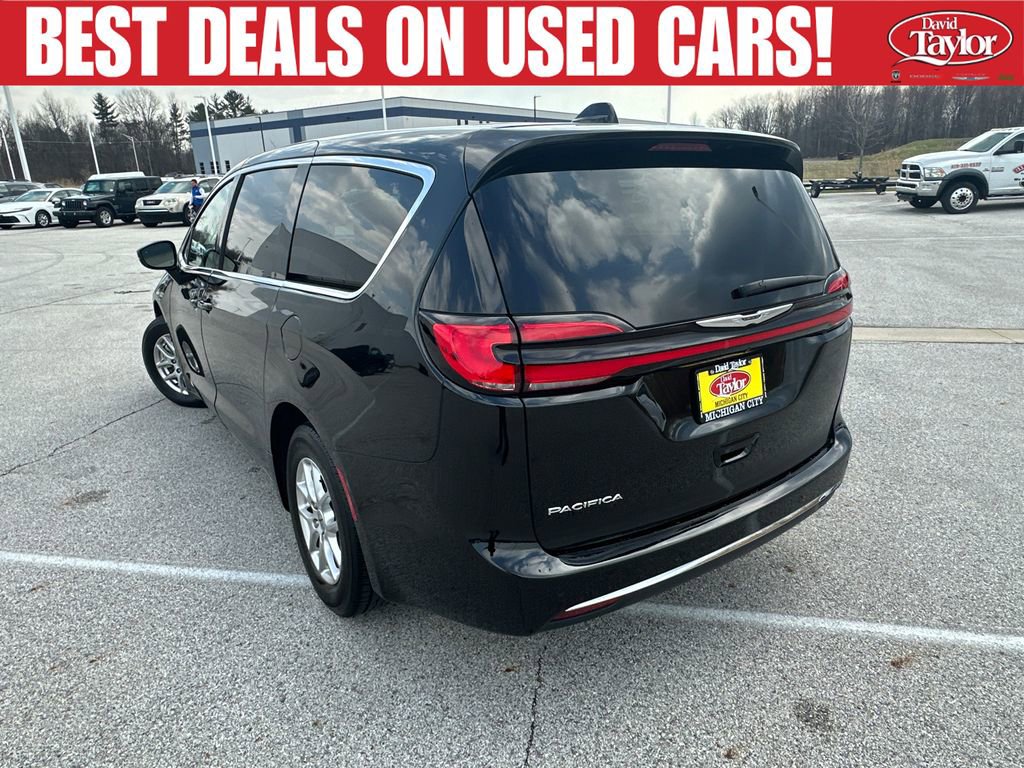 Used 2024 Chrysler Pacifica Touring-L FWD image 6