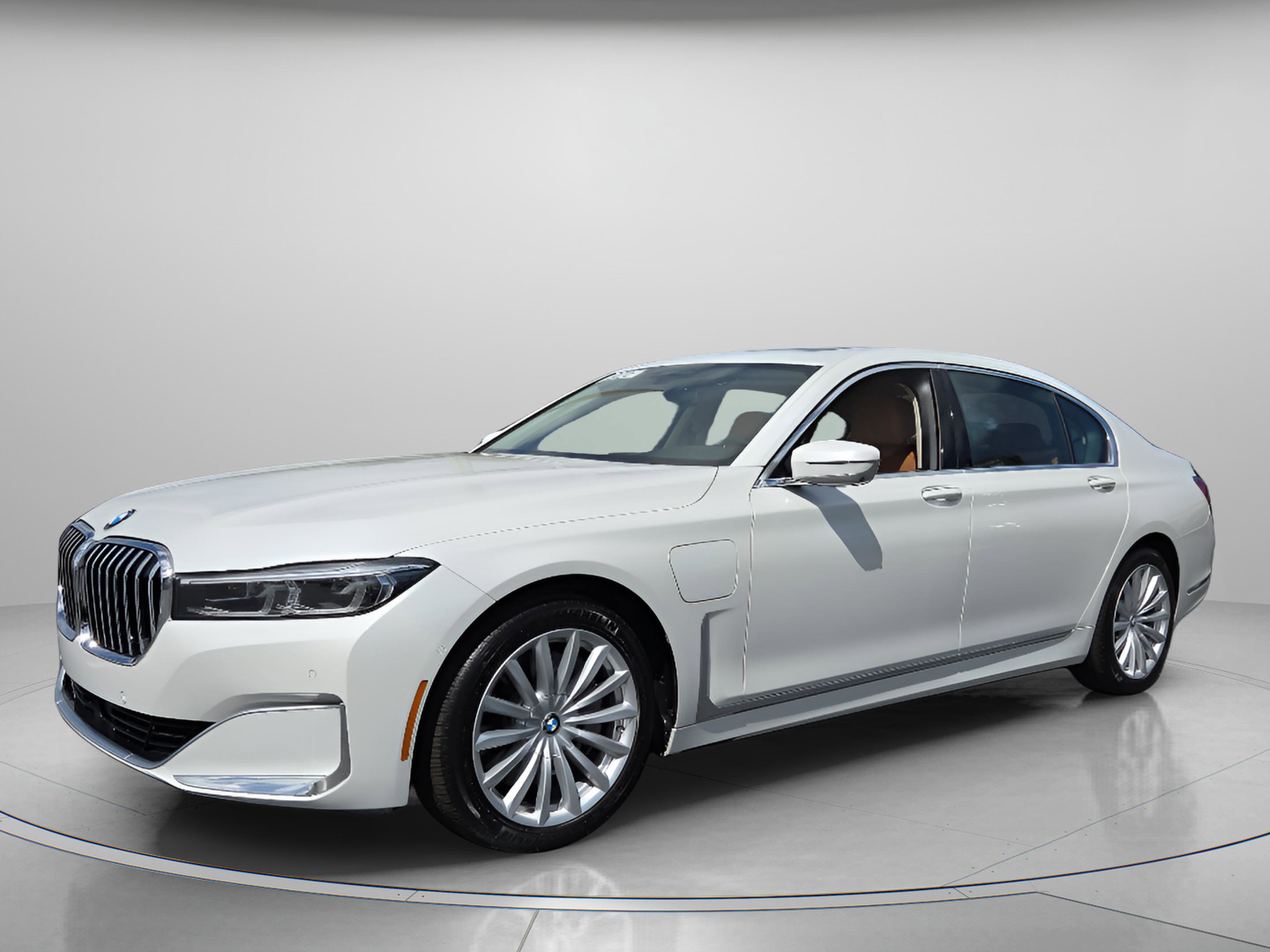 Used 2020 BMW 745e xDrive image 2