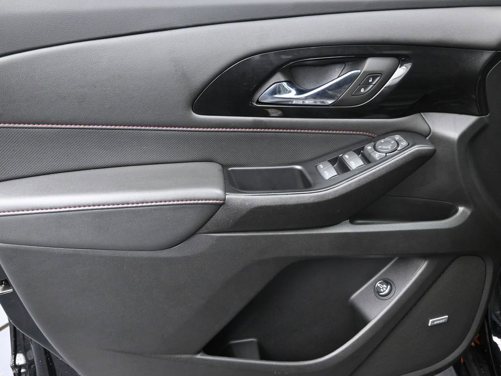 Used 2023 Chevrolet Traverse RS image 11