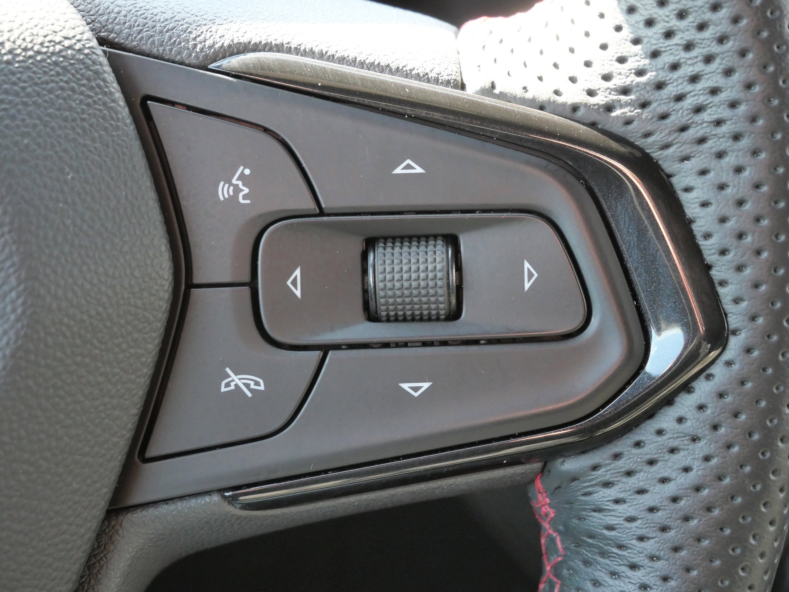 Used 2023 Chevrolet TrailBlazer RS w/ Convenience Package image 31