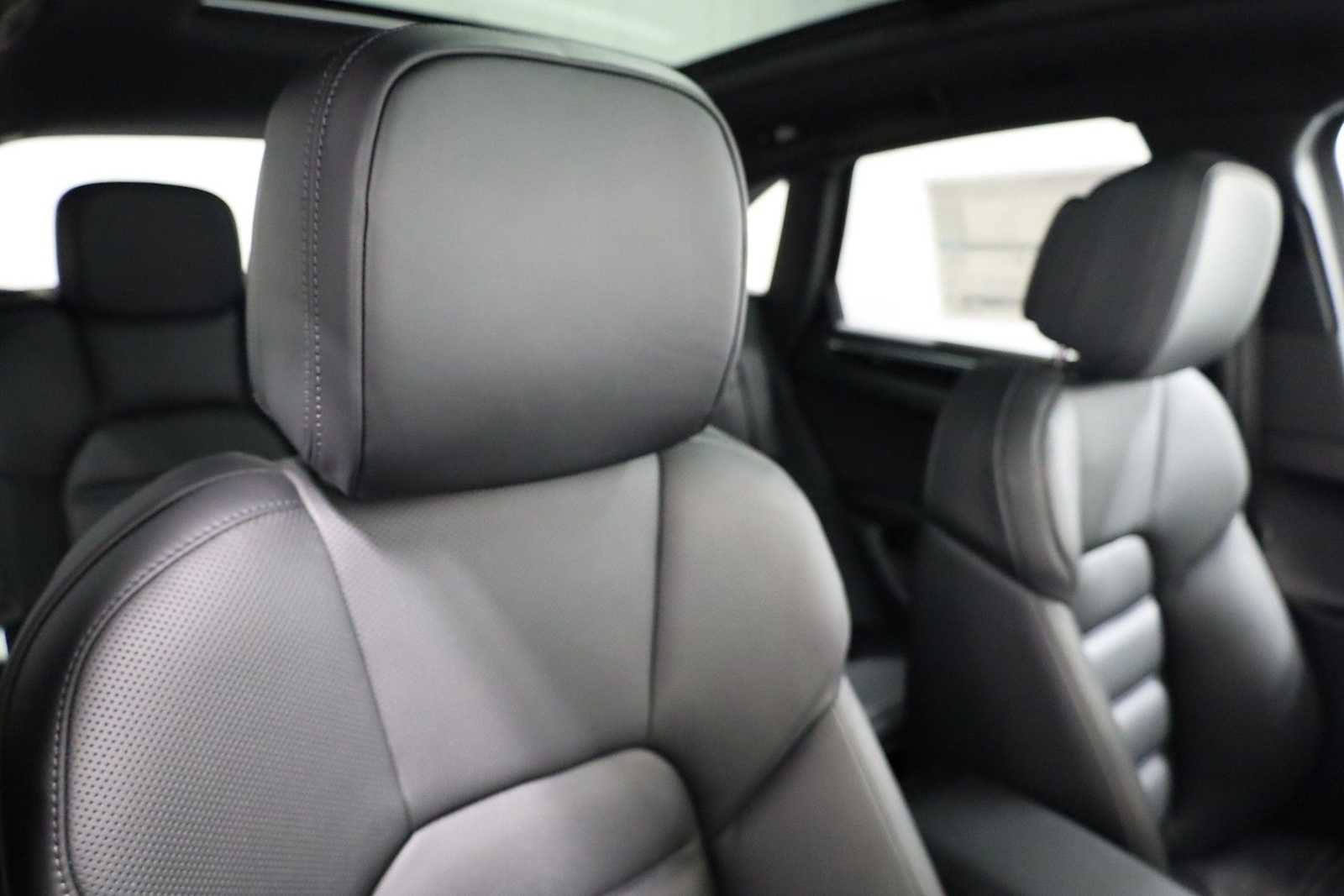 New 2026 Porsche Macan image 22