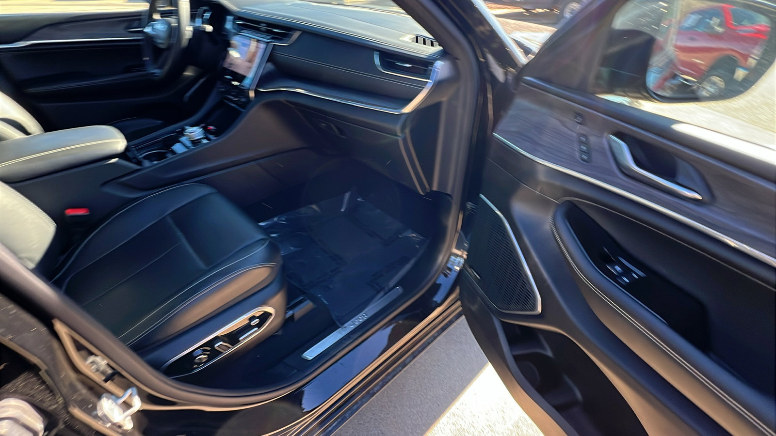 Used 2024 Jeep Grand Cherokee L Overland w/ Advanced Protech Group III image 21