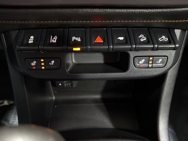 Used 2022 GMC Canyon AT4 w/ Driver Alert Package AWD/4WD image 5