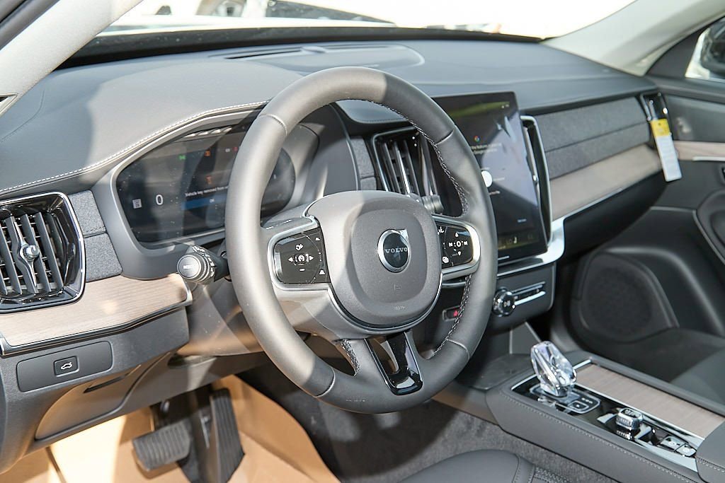 New 2026 Volvo XC90 B6 Plus w/ Protection Package Premier image 13