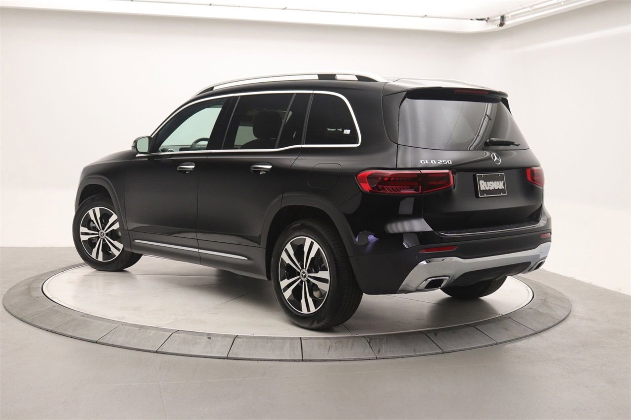New 2026 Mercedes-Benz GLB 250 image 2