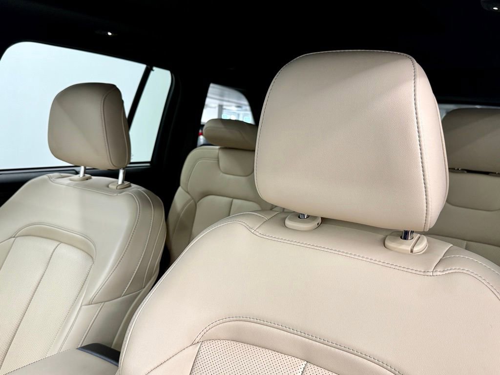 Used 2023 Jeep Grand Cherokee Limited w/ Luxury Tech Group II image 22