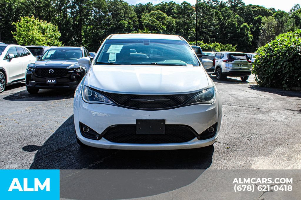 Used 2019 Chrysler Pacifica Touring Plus w/ S Appearance Package FWD image 9