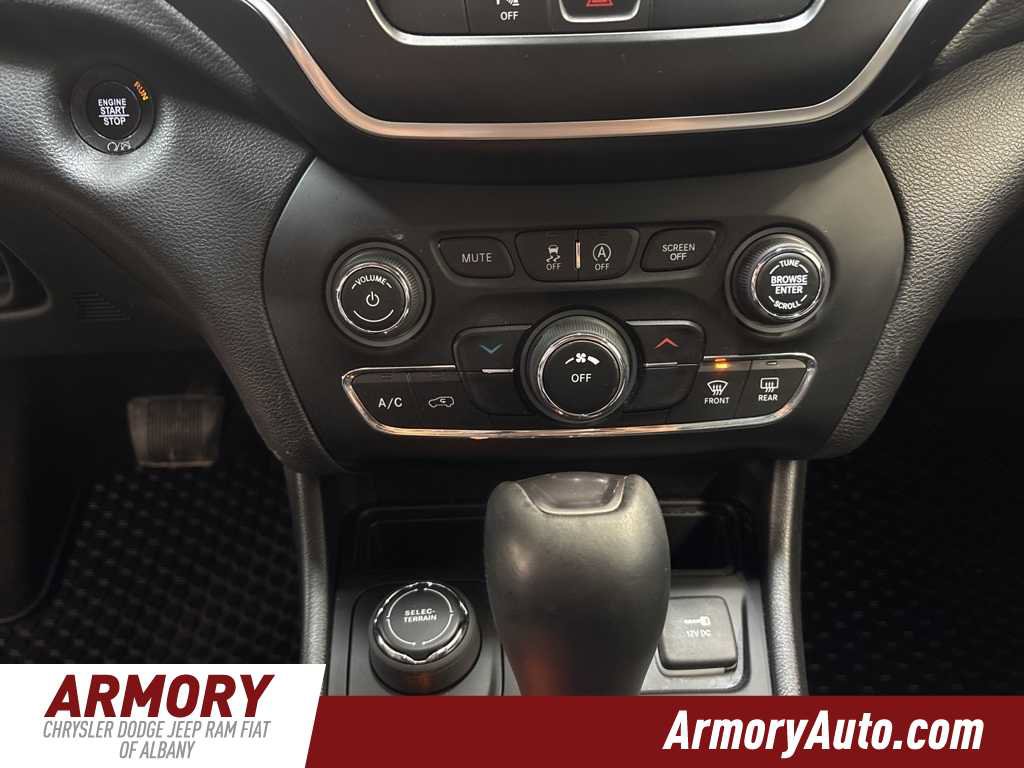 Used 2020 Jeep Cherokee Latitude Plus w/ Cold Weather Group image 18