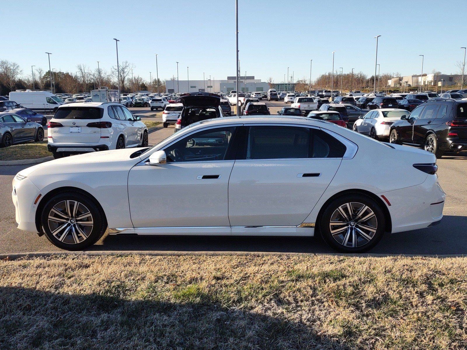 Used 2024 BMW i7 eDrive50 image 2